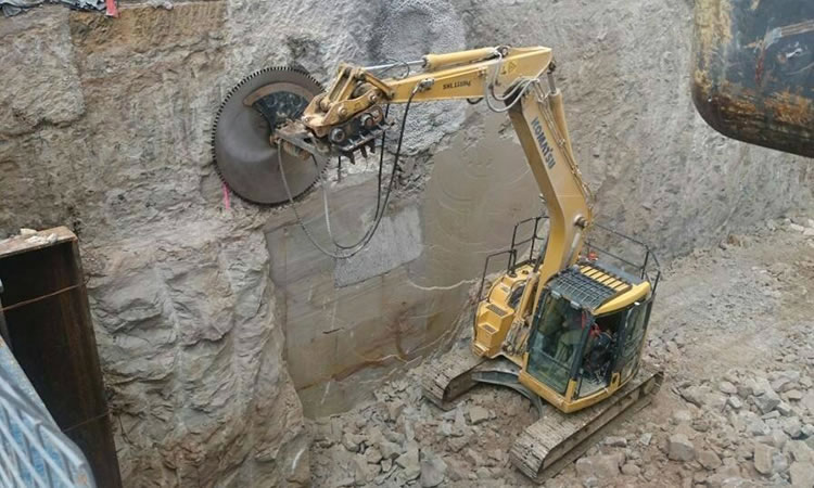 Excavator Hydraulic Rock Saw attachment for sale - POIN